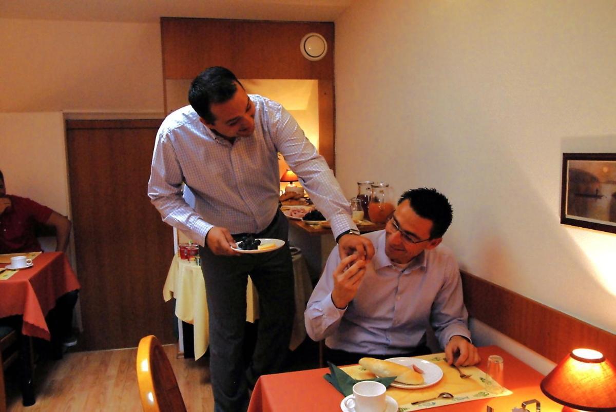 Hotel Wolf Прага Екстер'єр фото