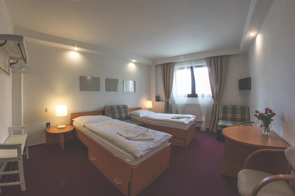 Hotel Wolf Прага Екстер'єр фото