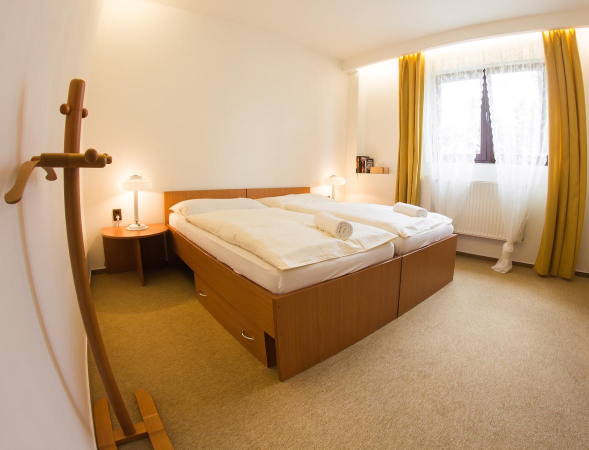 Hotel Wolf Прага Екстер'єр фото