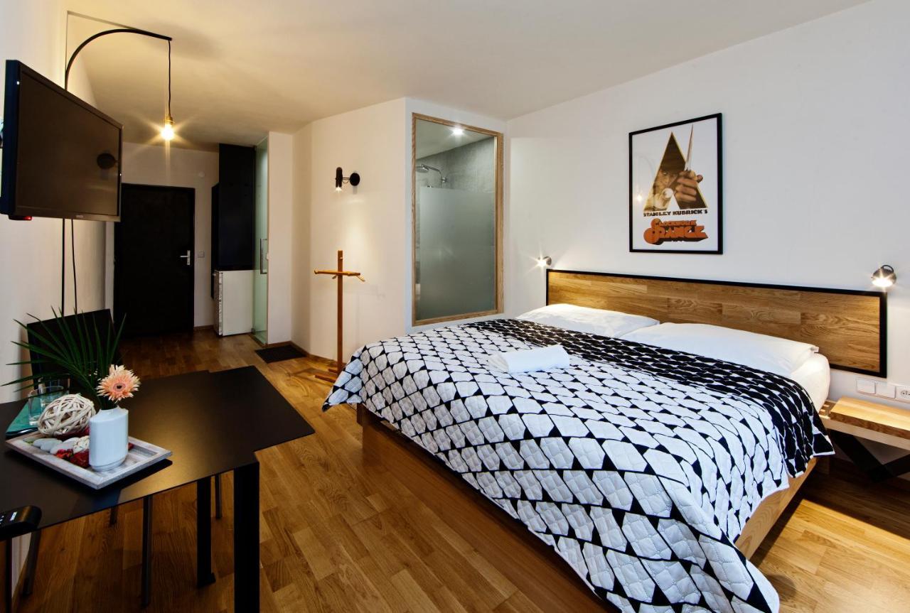 Hotel Wolf Прага Екстер'єр фото