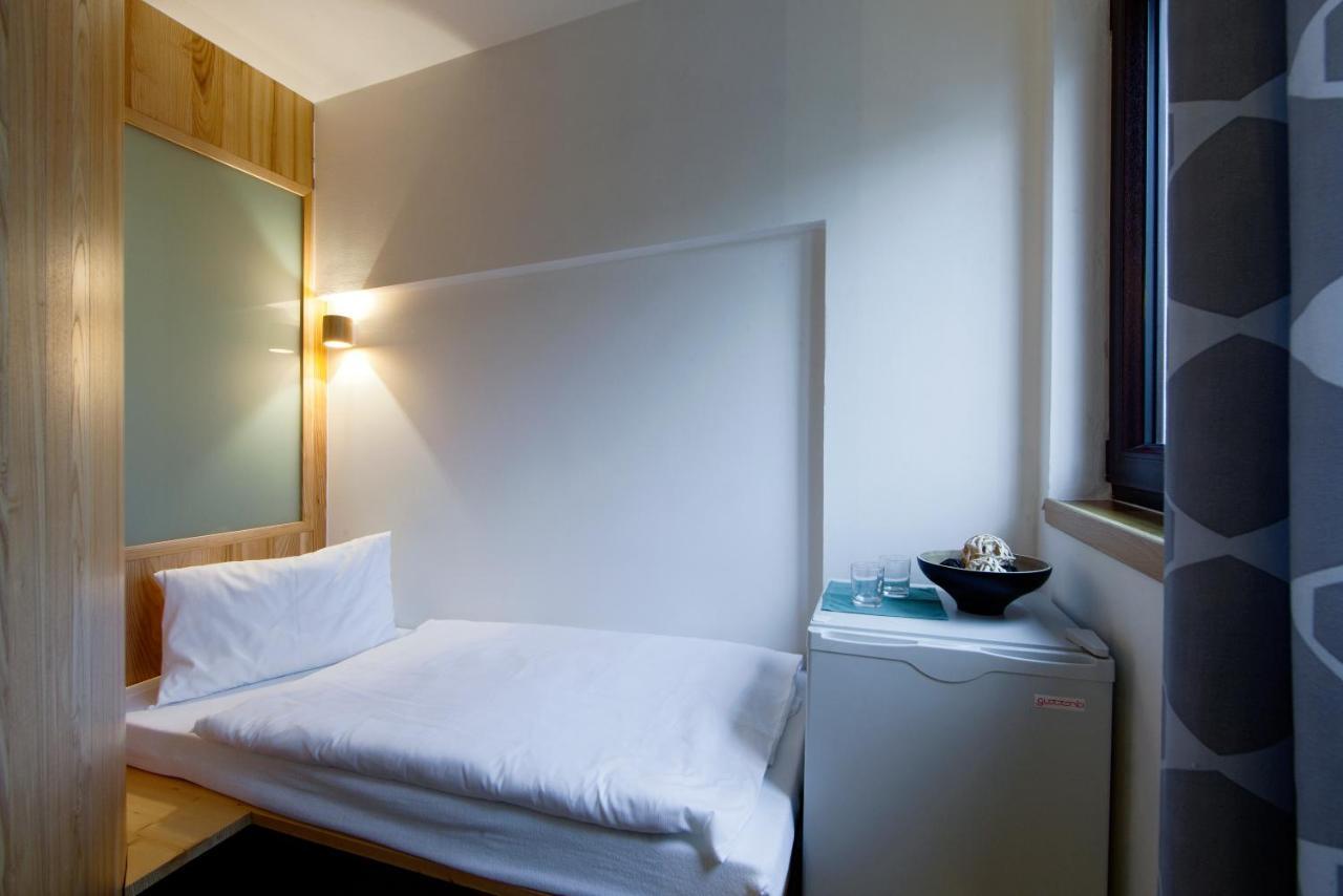 Hotel Wolf Прага Екстер'єр фото